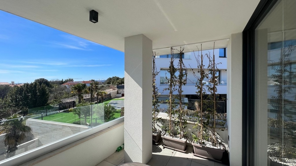 Fastigheter Kroatien, staden Krk, ön Krk Köp lägenhet - balkongområde