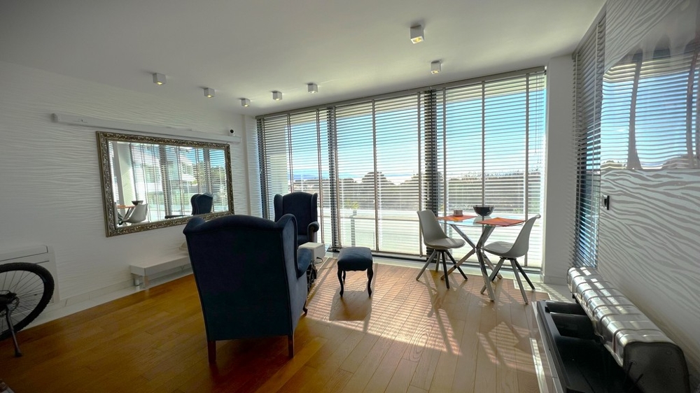 Fastigheter Kroatien, staden Krk, ön Krk Köp lägenhet - vardagsrum