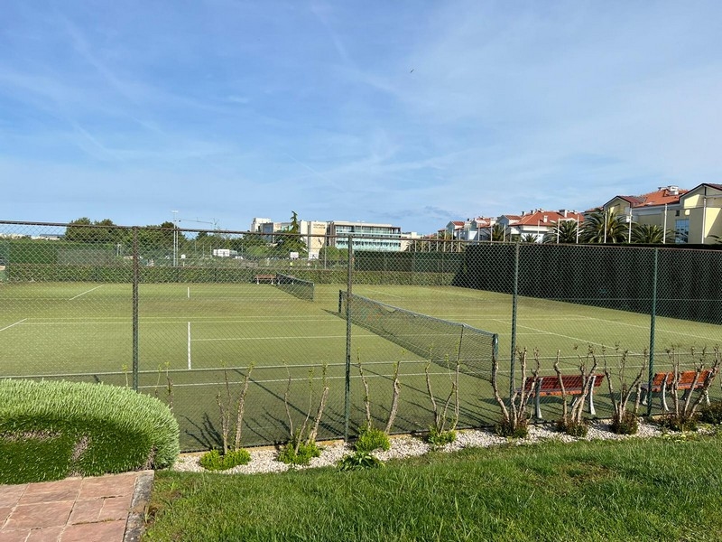 Tennisbana i fastighet A3285.