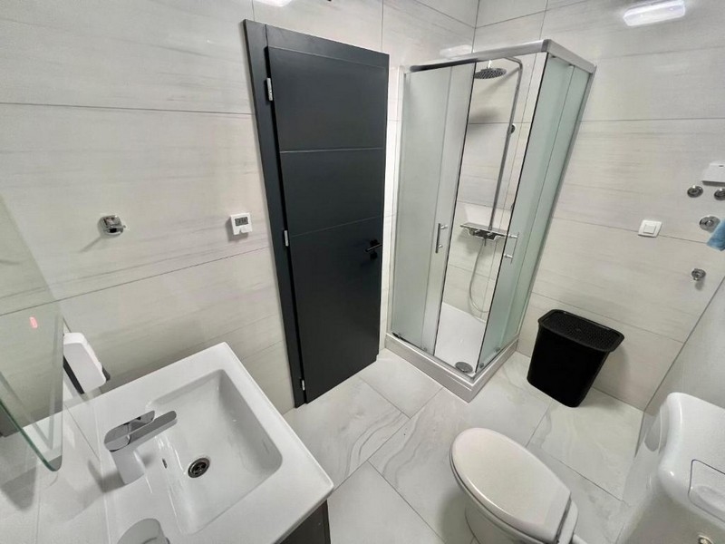 Fastigheter Kroatien, lägenhet med havsutsikt, modernt badrum