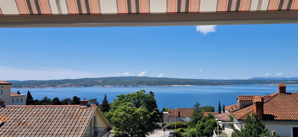 Lägenheter med havsutsikt i Kroatien - kök och matplats i rustik stil