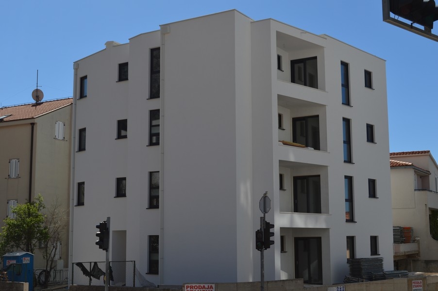 Lägenhet på tredje våningen i en ny byggnad i Kroatien, Makarska till salu.