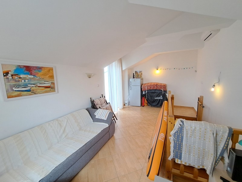 Luftkonditionerat galleri/sovrum.