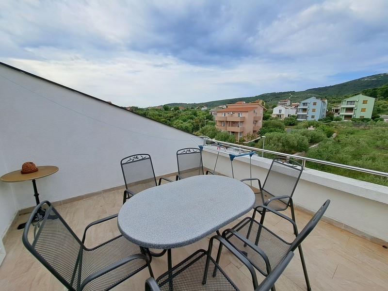 Terrass till lägenhet A3383, som säljs i Kroatien.