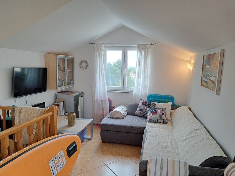 Sovplats/galleri på övervåningen i lägenheten.