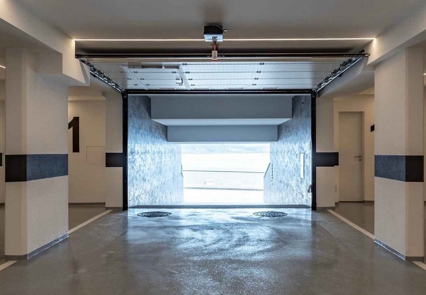 Utsikt över havet från den underjordiska parkeringen.