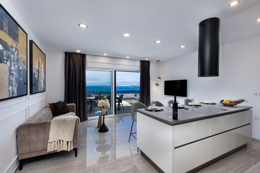 Öppet kök och vardagsrum i lägenhet A3395 i Kroatien - Panorama Scouting.