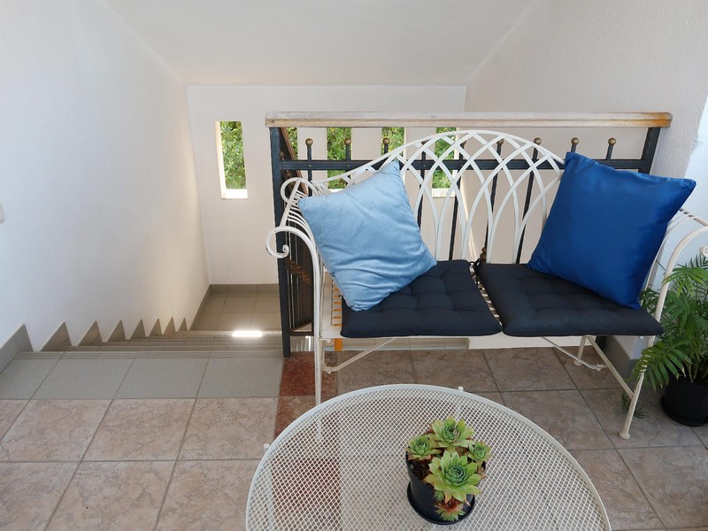 Den kärleksfullt inredda entrén till lägenheten.