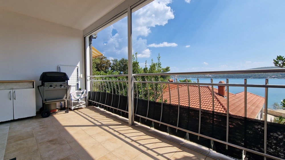 Lägenhet med vacker havsutsikt till salu i Soline på ön Krk.