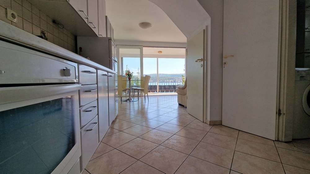 Utsikt över havet från matsalen.