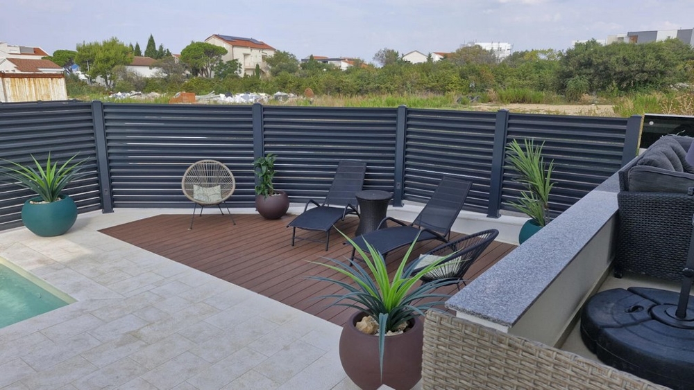 Trädgårdsutsikt med mycket avskildhet.