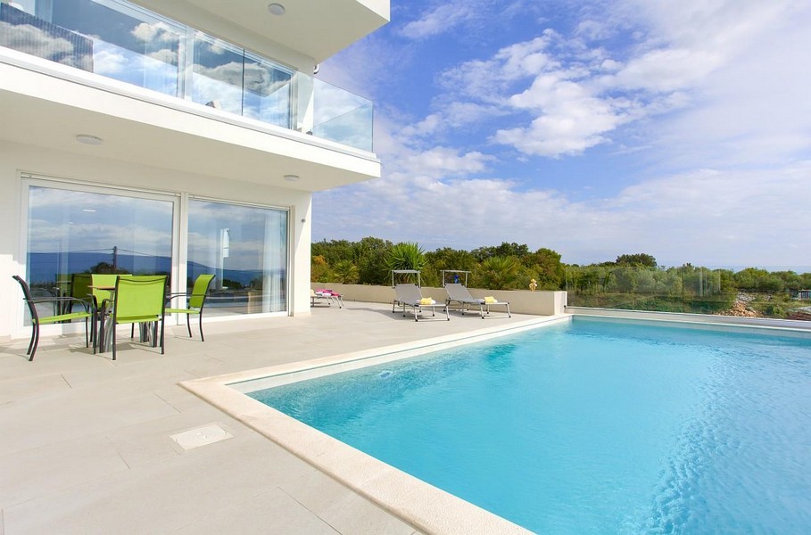 Lägenhet A3446 på ön Krk i Kroatien till salu - med pool.