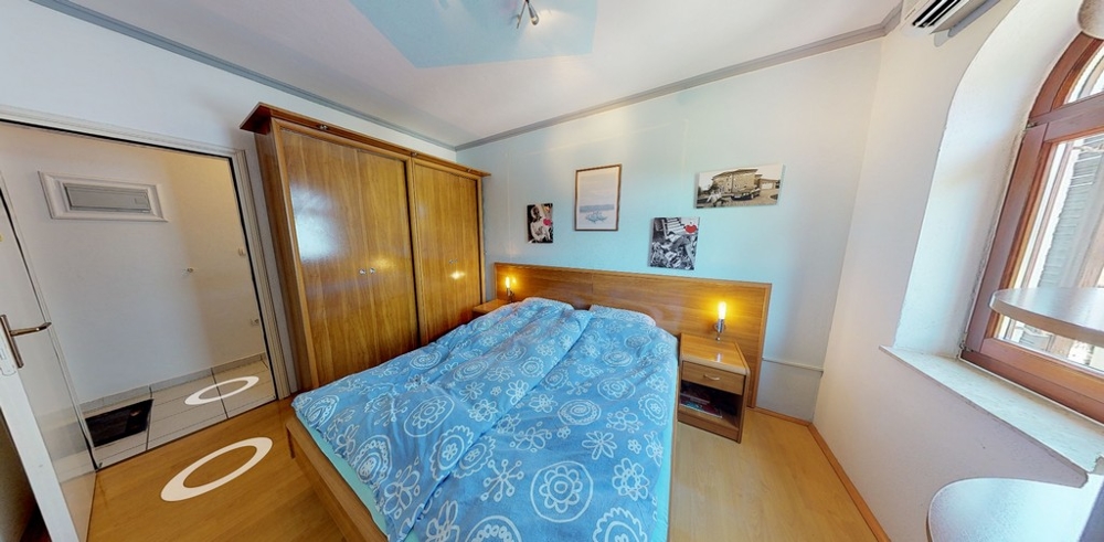 Mysig dubbelsäng - sovrum.