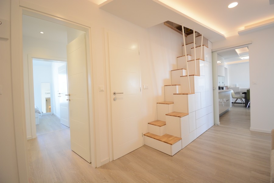 Trappor leder till vinden.