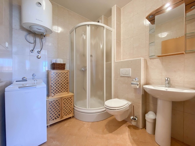 Badrum med dusch i lägenhet A3462.