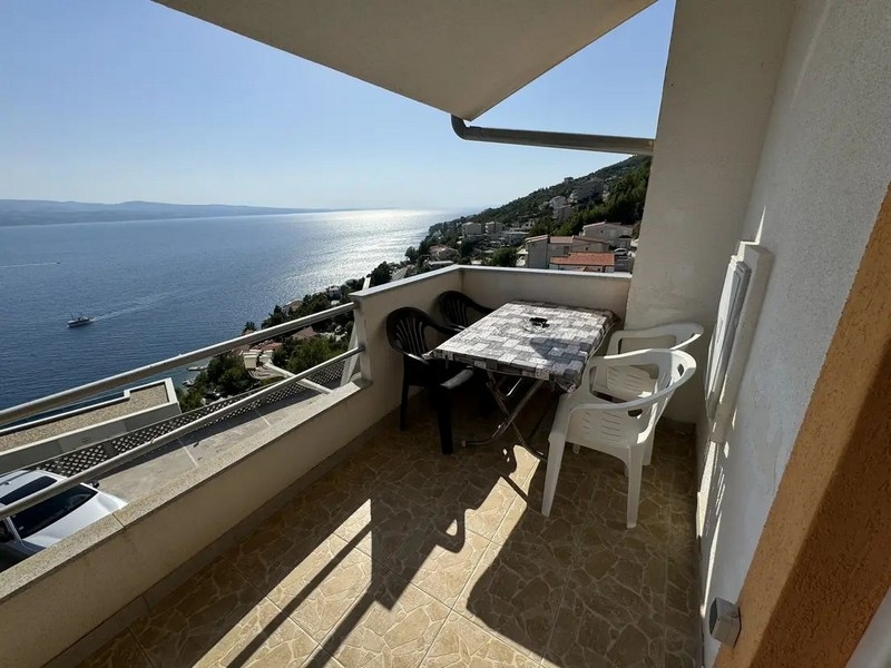 Utsikt över havet från terrassen till lägenhet A33470, som erbjuds till försäljning i Kroatien.