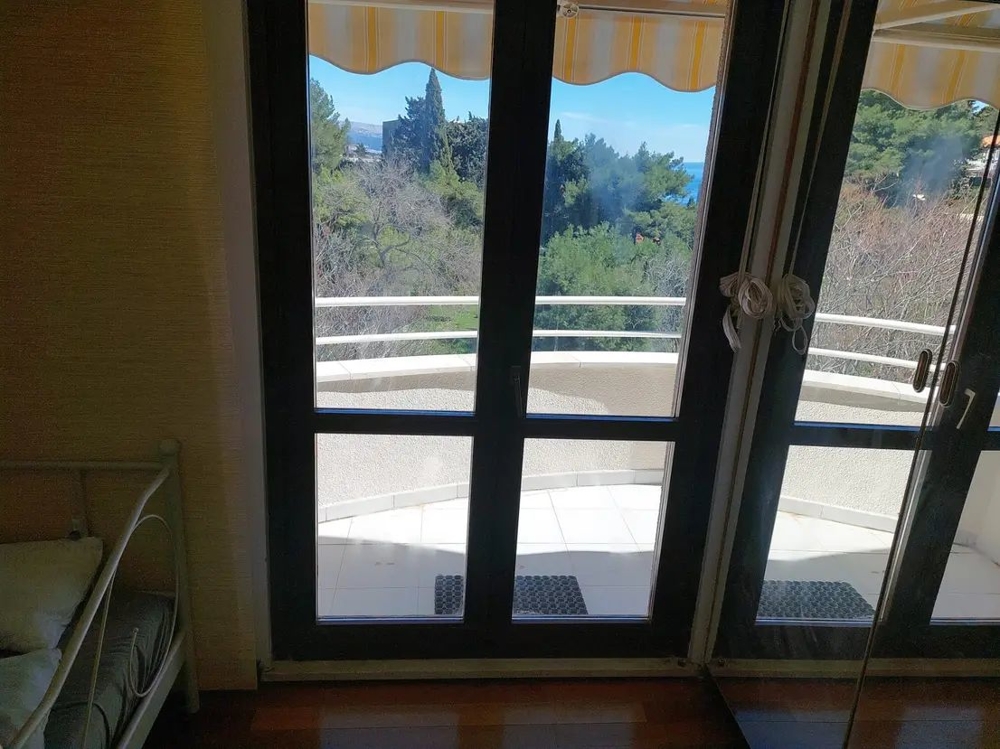 Utsikt över terrassen på fastighet A3472 i Kroatien - Panorama Scouting.