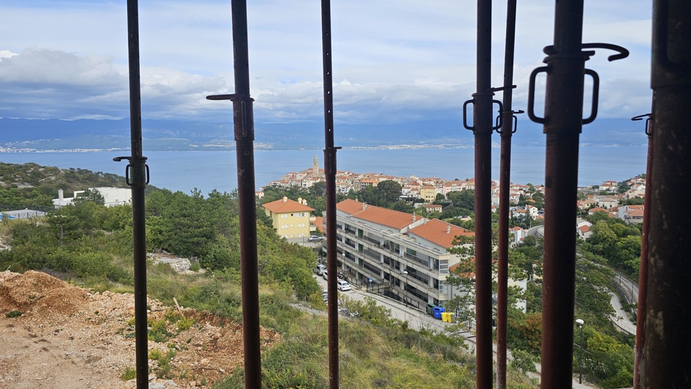 Panoramautsikt över havet från terrassen (för närvarande byggarbetsplats) på andra våningen.