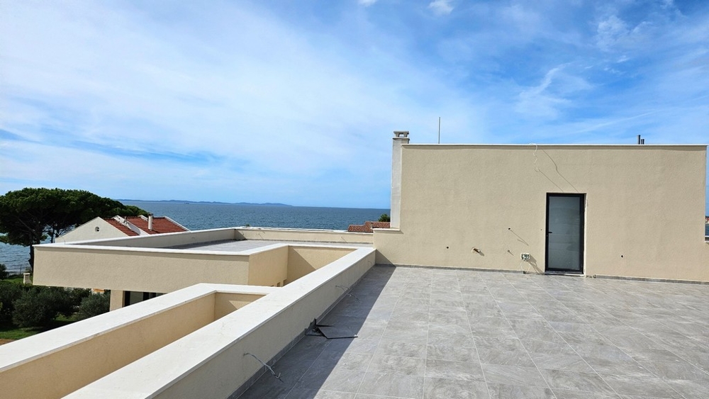 Köp lägenhet med takterrass och havsutsikt i Kroatien - Panorama Scouting A3487.