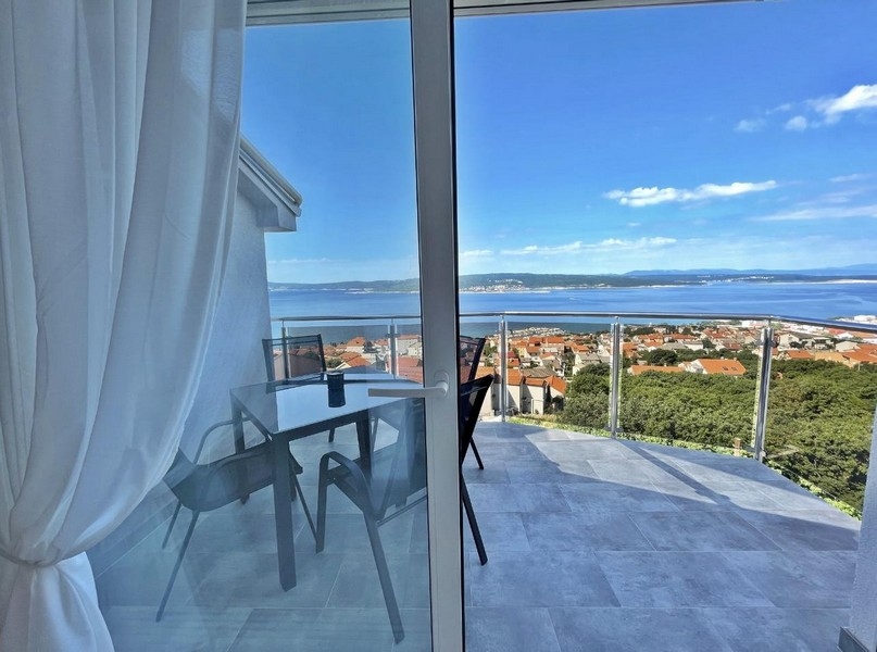 Terrass till lägenhet A3494, som är till salu i Crikvenica (Kroatien).
