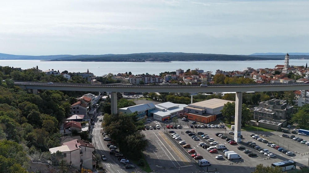 Utsikt över kustvägen och havet i Crikvenica.