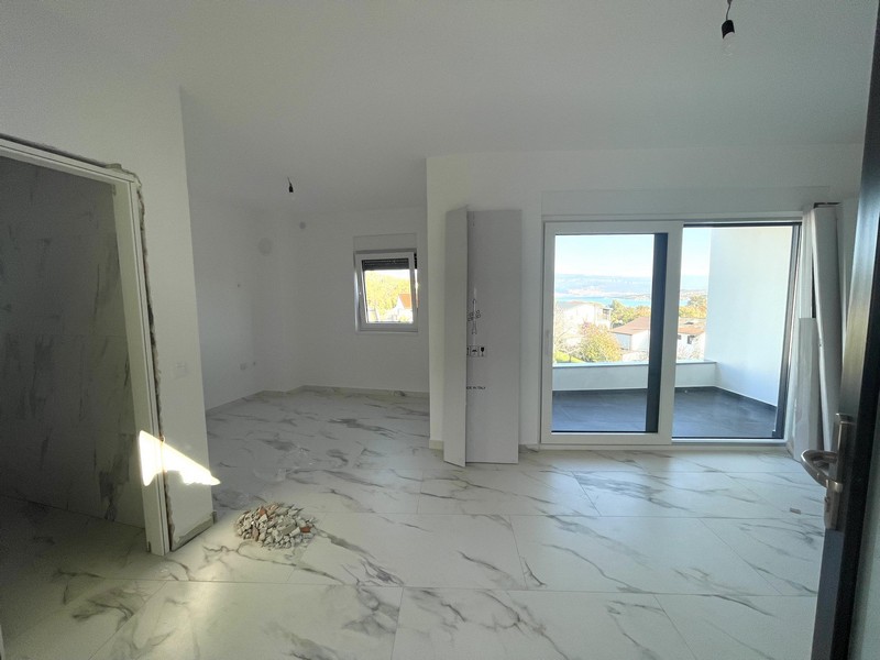 Vardagsrum med tillgång till terrass och havsutsikt