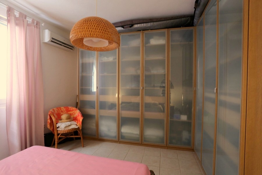 Förvaringsutrymme i sovrummet.