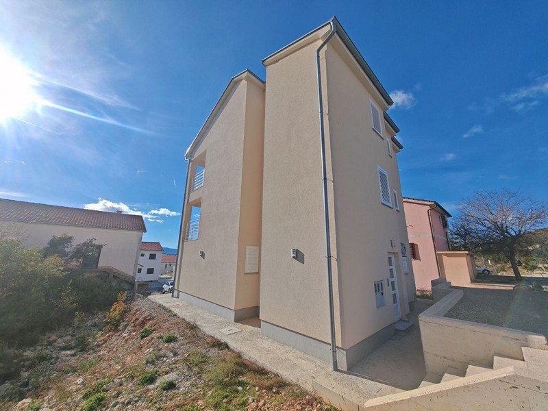 Fastighet A3512 till salu i Povile nära Novi Vinodolski i Kroatien.