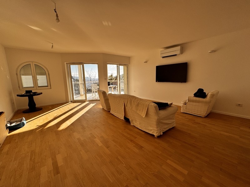 Högkvalitativ lägenhet med tillgång till terrassen till lägenhet A3519 i Icici nära Opaitja.