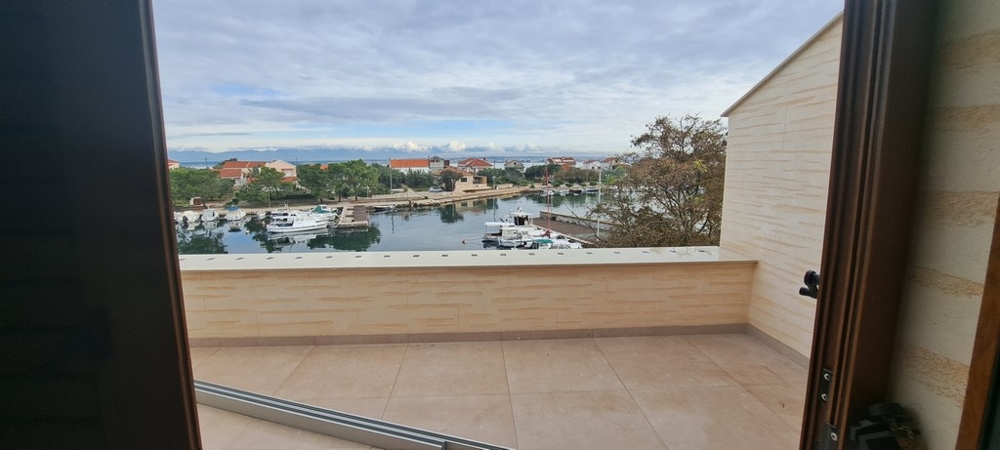 Terrass med havsutsikt i Poljana