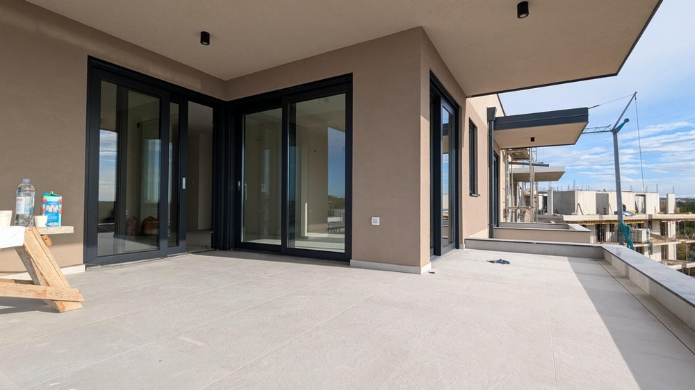 Täckt terrass till lägenhet A3536 nära Porec i Istrien.