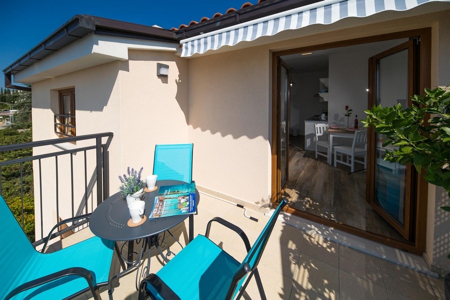 Terrass till lägenhet A3553, som är till salu i Crikvenica.