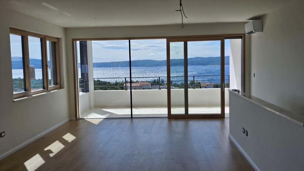 Denna lägenhet med vacker havsutsikt är till salu.