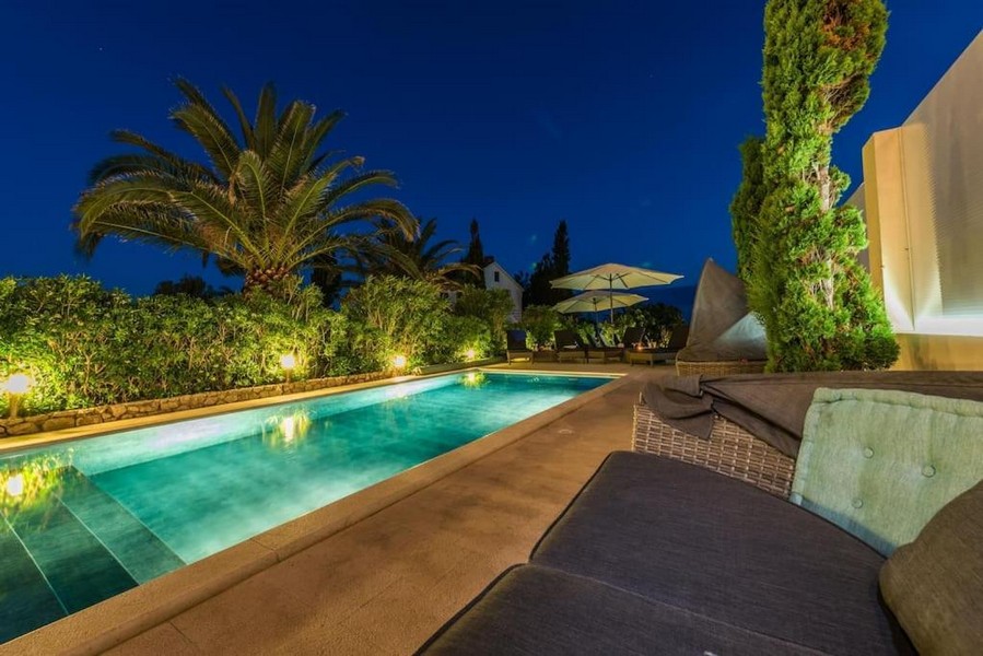 Fastighet med pool i Kroatien - Panorama Scouting A3593.