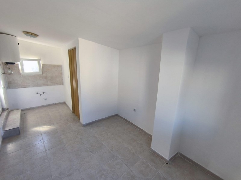 Litet rum med köksanslutningar