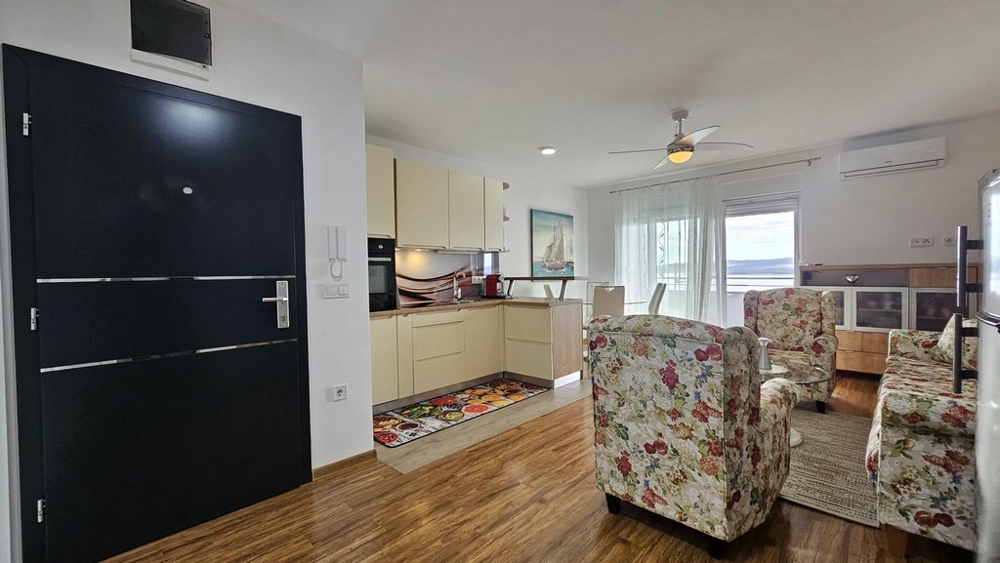 Öppet kök med vardagsrum