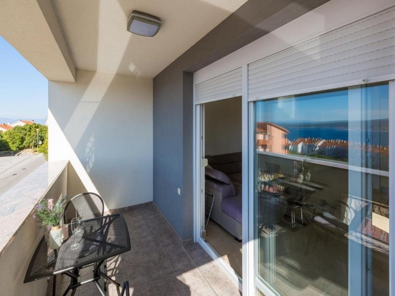 Täckt terrass på fastighet A3635 i Crikvenica, Kroatien.