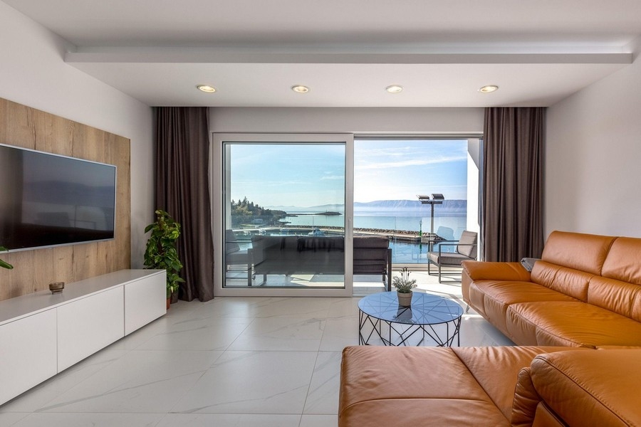 Köp en möblerad fastighet vid havet i Kroatien - Panorama Scouting A3642.