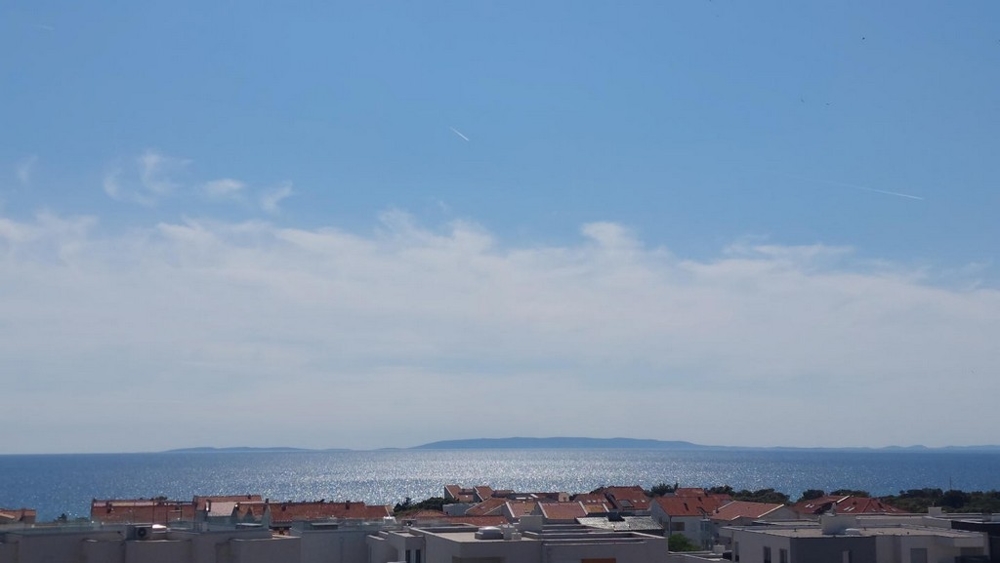 Havsutsikt över fastighet A3645 i Novalja på ön Pag.