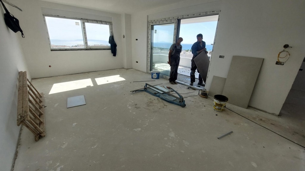 Vardagsrum i skal med utgång till altan