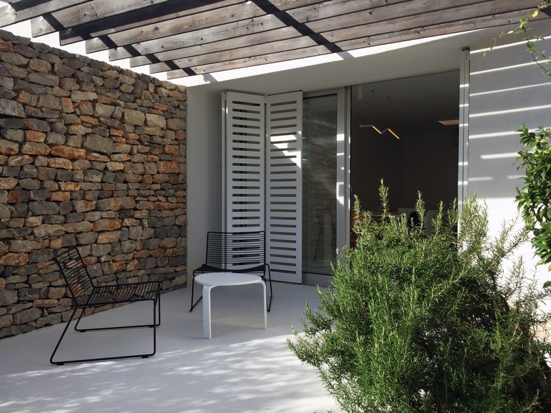 Terrass till lägenhet A3649, som är till salu i staden Krk.