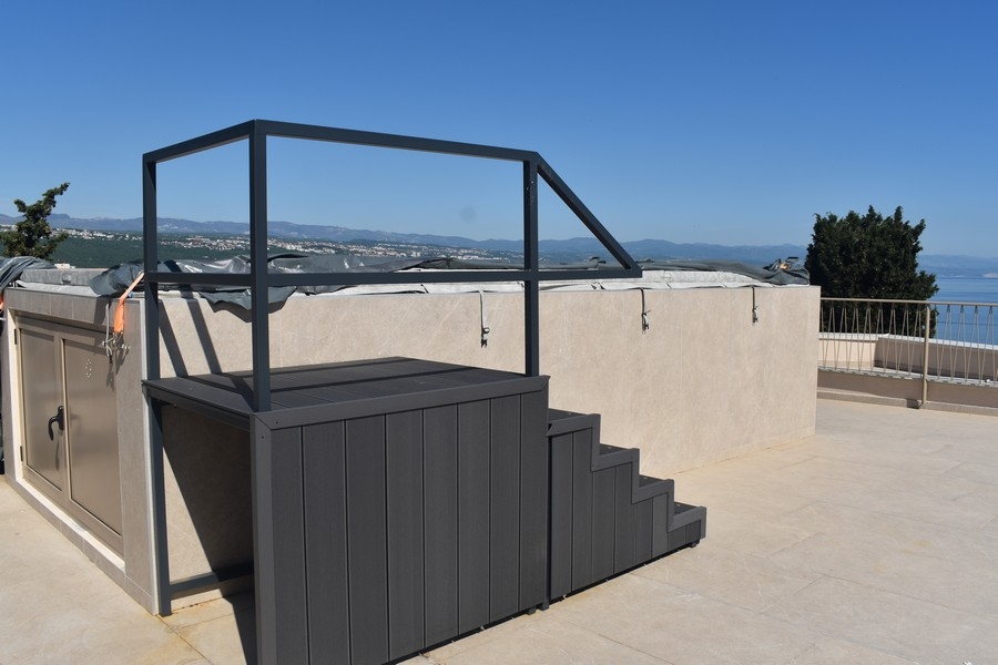 Pool av fastighet A3653 i Opatija, Kroatien.