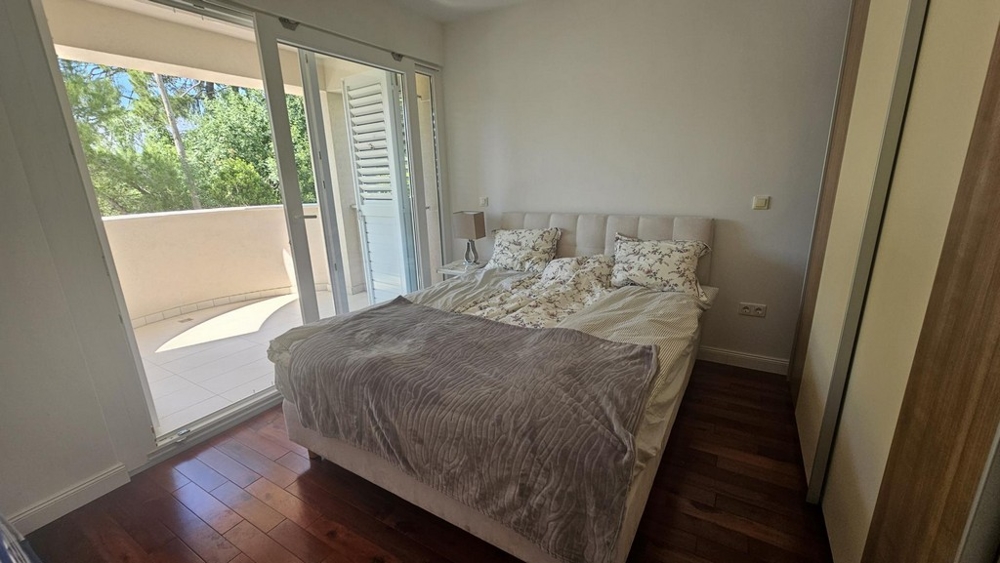 Sovrum med utgång till balkong