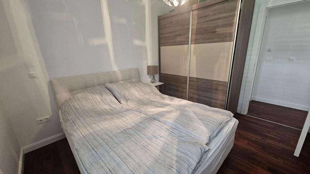 Sovrum med stor garderob