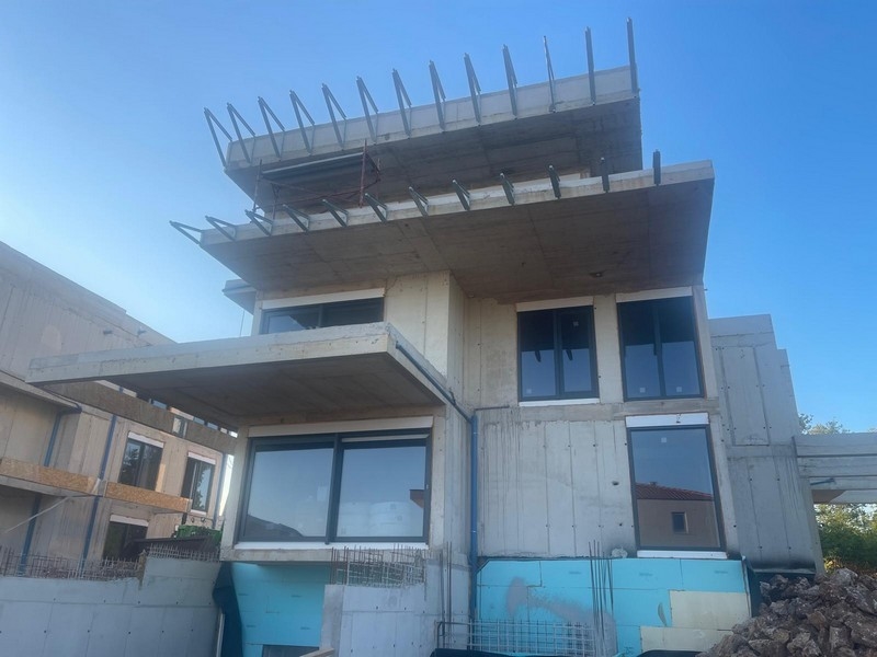 Köp en takvåning i en ny byggnad på ön Krk i Kroatien - Panorama Scouting.