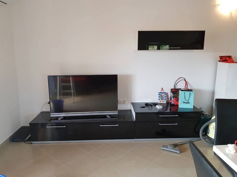 Vardagsrum med smart TV.