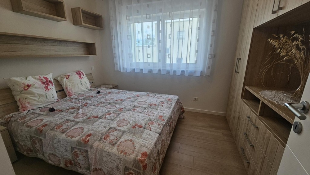 Andra sovrummet med inbyggd garderob