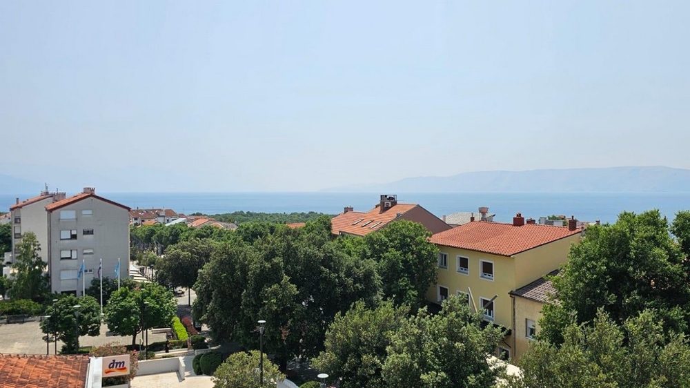 Havsutsikt från centrum i Novi Vinodolski