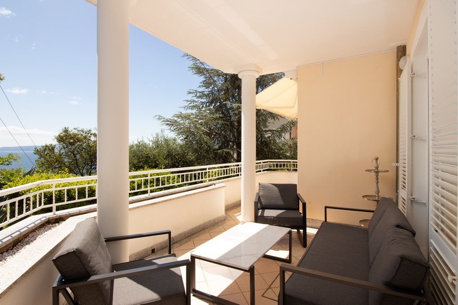 Rymlig terrass på fastighet A3680 i Kroatien - Panorama Scouting.