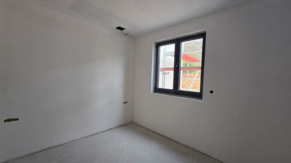 Litet rum med fönster i skalet